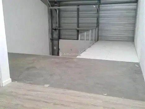 Vente                                                      Local commercial
                        
                                                            à Chanteloup-les-Vignes