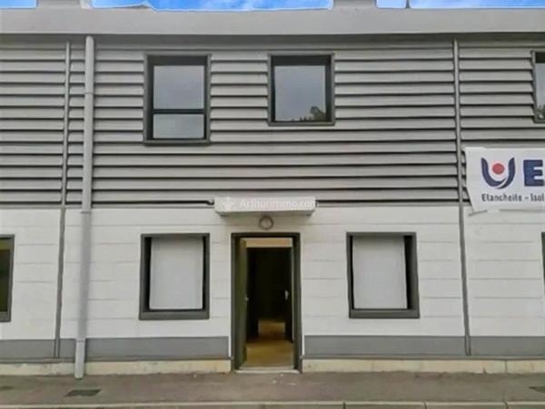 Vente                                                      Local commercial
                        
                                                            à Chanteloup-les-Vignes