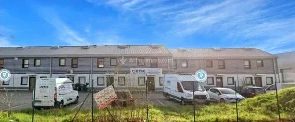 Vente                                                      Local commercial
                        
                                                            à Chanteloup-les-Vignes