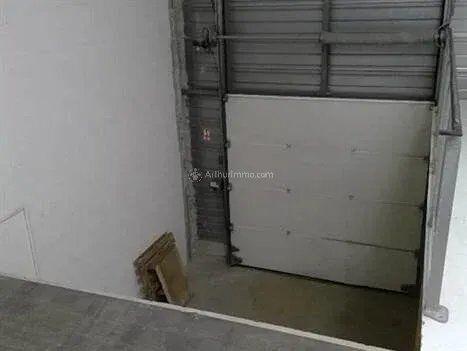 Vente                                                      Local commercial
                        
                                                            à Chanteloup-les-Vignes