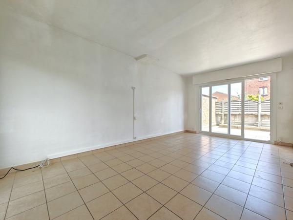 Appartement
         3 pièces
        - 70 m² 143 000 € *