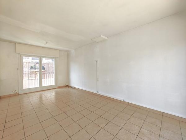 Appartement
         3 pièces
        - 70 m² 143 000 € *