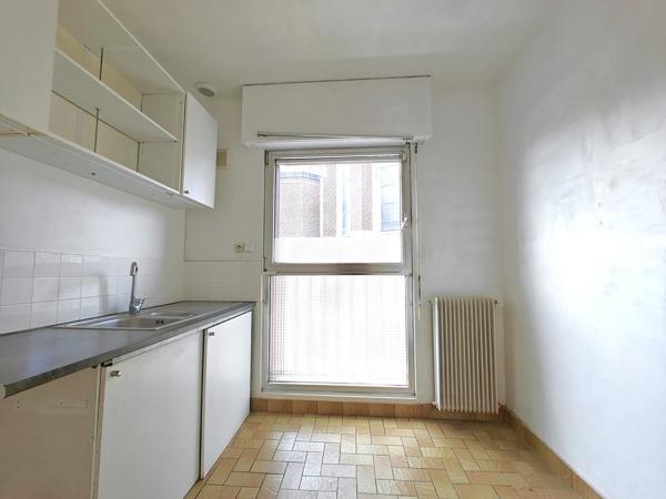 Appartement
         3 pièces
        - 70 m² 143 000 € *