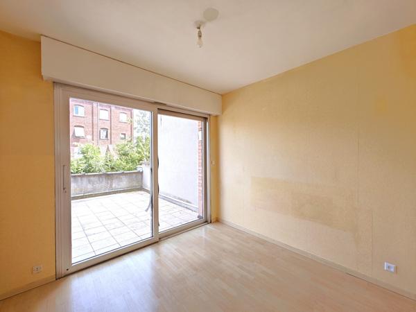 Appartement
         3 pièces
        - 70 m² 143 000 € *