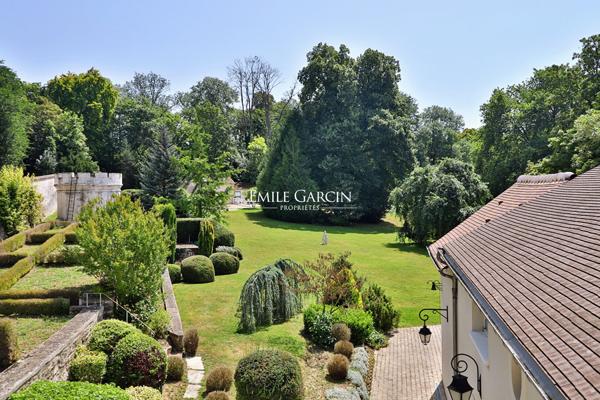 À VENDRE - Dans le Vexin, propriété de village avec dépendances et son parc de 3 hectares