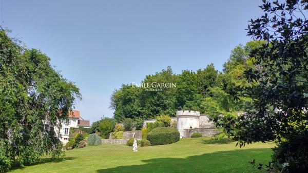 À VENDRE - Dans le Vexin, propriété de village avec dépendances et son parc de 3 hectares