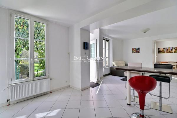 À VENDRE - Dans le Vexin, propriété de village avec dépendances et son parc de 3 hectares