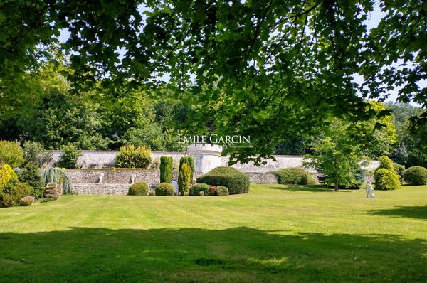 À VENDRE - Dans le Vexin, propriété de village avec dépendances et son parc de 3 hectares