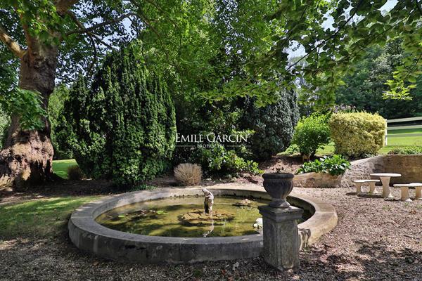 À VENDRE - Dans le Vexin, propriété de village avec dépendances et son parc de 3 hectares