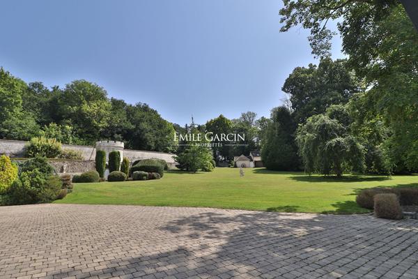 À VENDRE - Dans le Vexin, propriété de village avec dépendances et son parc de 3 hectares