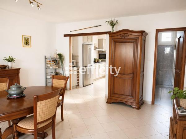 Maison
         6 pièces
        - 141 m² Bien prestige 620 000 € *