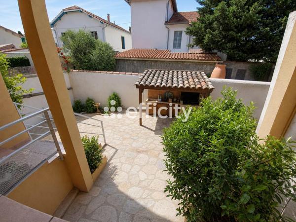 Maison
         6 pièces
        - 141 m² Bien prestige 620 000 € *