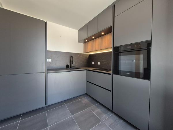 VANNES EST T.4 récent 96m² dernier étage , Vannes