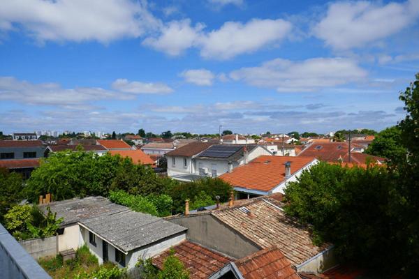 MERIGNAC ST AUGUSTIN APPARTEMENT QUATRE PIÈCES  DERNIER ETAGE AVEC TERRASSE ET GARAGE