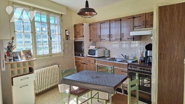 A Vendre, à ERNEE (53500), en Mayenne.
Maison à usage d'habitation, comprenant :
- au rez de ...