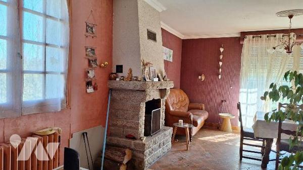 A Vendre, à ERNEE (53500), en Mayenne.
Maison à usage d'habitation, comprenant :
- au rez de ...