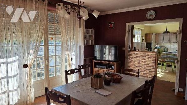 A Vendre, à ERNEE (53500), en Mayenne.
Maison à usage d'habitation, comprenant :
- au rez de ...