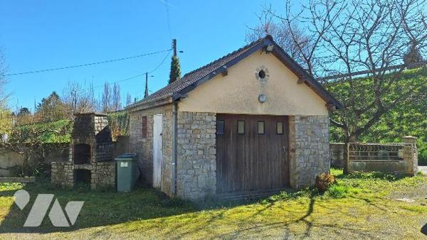 A Vendre, à ERNEE (53500), en Mayenne.
Maison à usage d'habitation, comprenant :
- au rez de ...
