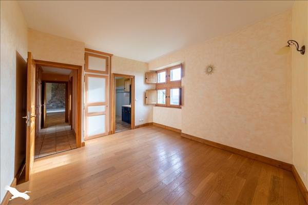 Immeuble à vendre |  Clermont-Dessous |  250 m²