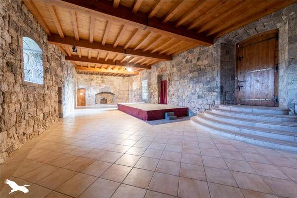 Immeuble à vendre |  Clermont-Dessous |  250 m²