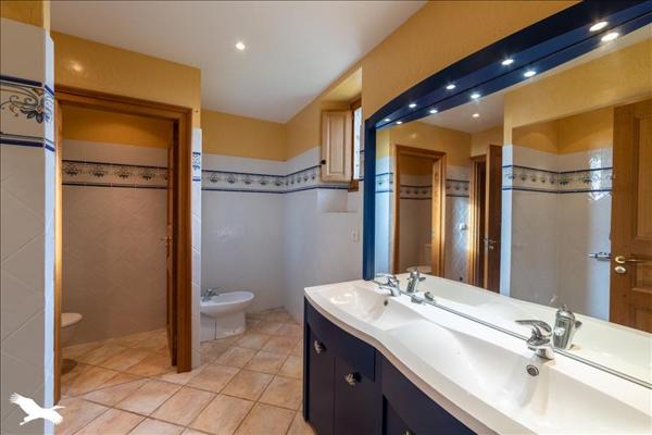 Immeuble à vendre |  Clermont-Dessous |  250 m²