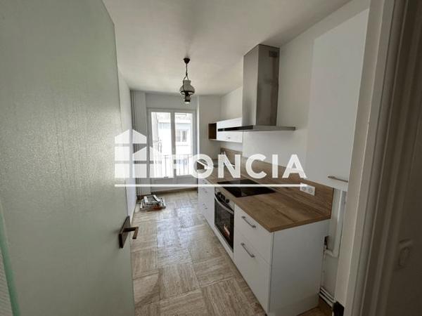 Location Appartement 3 pièces 96.37 m² - 17, RUE LAENNEC Quimper 29000