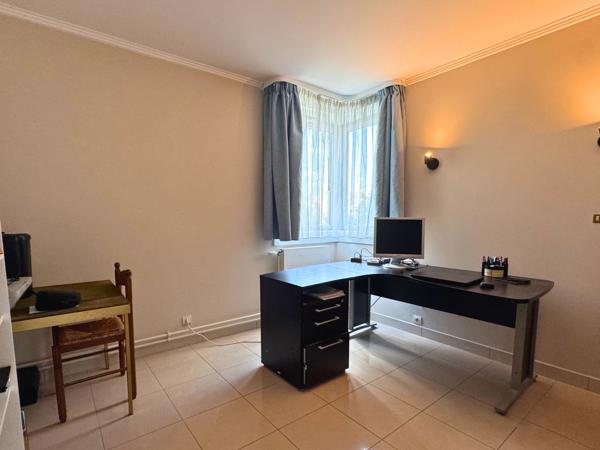 Appartement
         4 pièces
        - 90 m² 489 555 € *