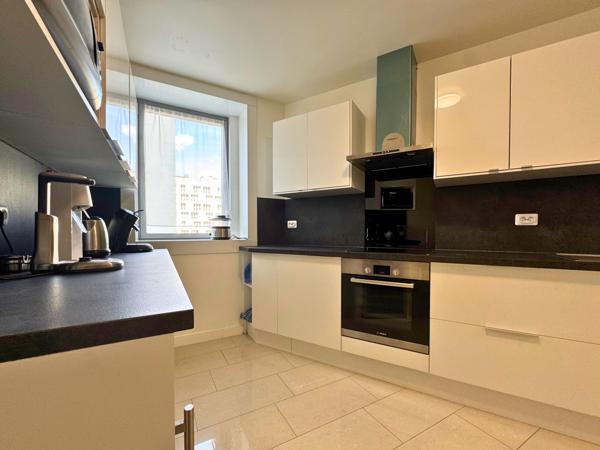 Appartement
         4 pièces
        - 90 m² 489 555 € *