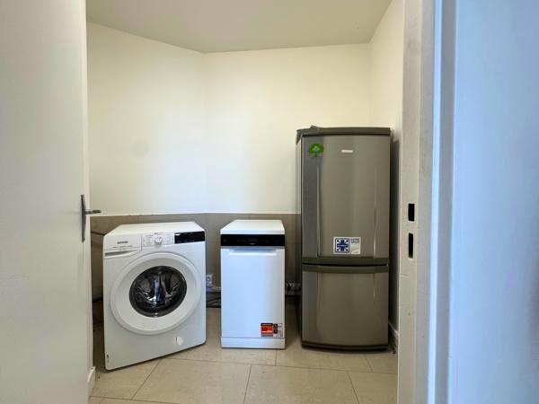 Appartement
         4 pièces
        - 90 m² 489 555 € *