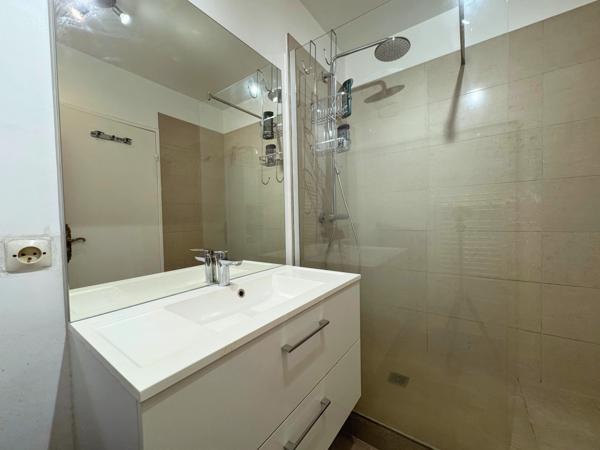 Appartement
         4 pièces
        - 90 m² 489 555 € *