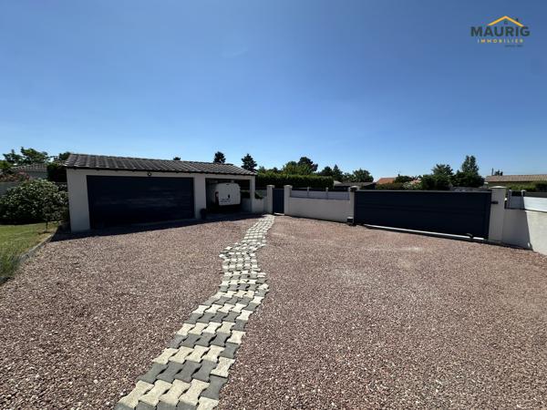 SAINTE BAZEILLE 47180 Maison contemporaine de 185 m² avec piscine chauffée et jardin