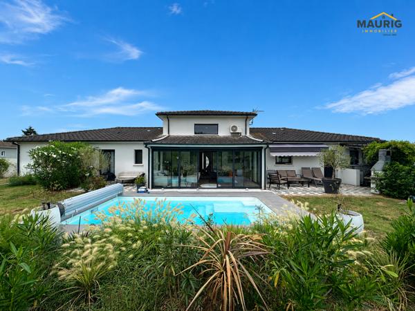 SAINTE BAZEILLE 47180 Maison contemporaine de 185 m² avec piscine chauffée et jardin