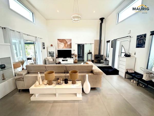 SAINTE BAZEILLE 47180 Maison contemporaine de 185 m² avec piscine chauffée et jardin