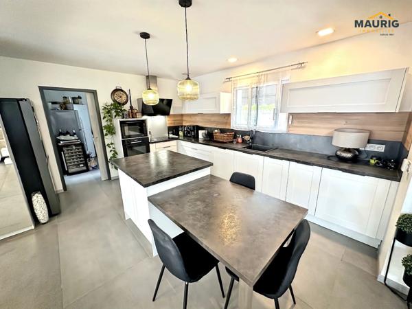 SAINTE BAZEILLE 47180 Maison contemporaine de 185 m² avec piscine chauffée et jardin
