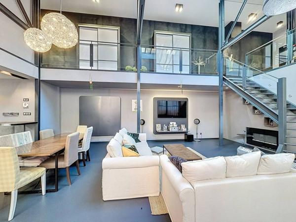Loft / Atelier à vendre 5 pièces de 161 m²