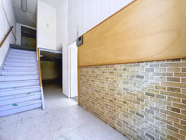 A l'entrée de Voiron, murs à vendre, local professionnel bureaux/commerce 88 m²