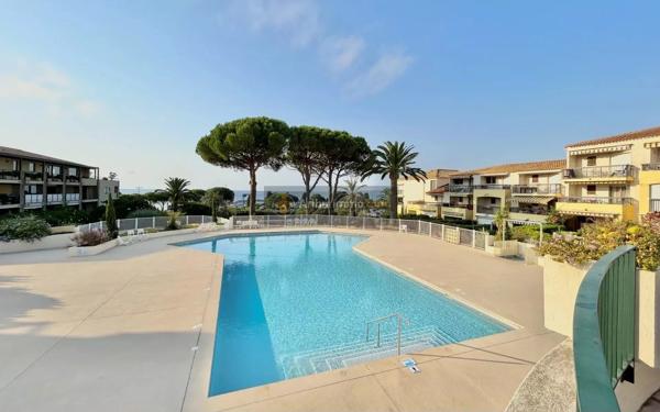 Vente                                                      Appartement
                        
                     1 pièces                      27 m2                     à Les Issambres