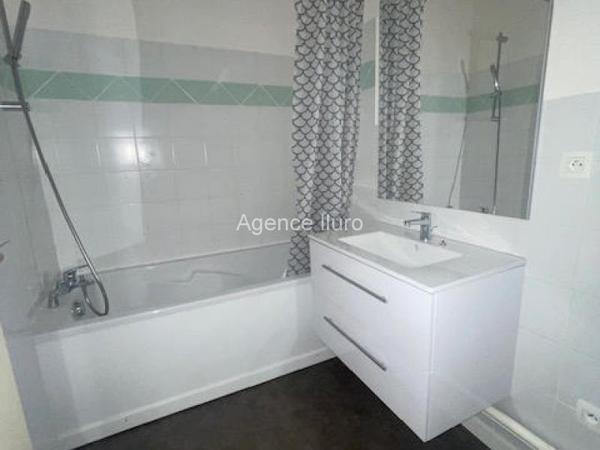 Immeuble locatif - Oloron-sainte-marie - Réf.:205359 OLORON CENTRE-VILLE ** IMMEUBLE COMPOSE D'UN LOCAL COMMERCIAL ET DE 4 APPARTEMENTS ACTUELLEMENT LOUES **