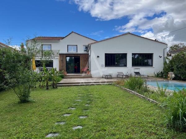 Maison rénovée avec piscine