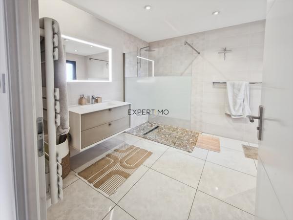 Narbonne (11100) VILLA CONTEMPORAINE AVEC PISCINE