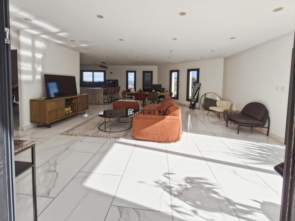 Narbonne (11100) VILLA CONTEMPORAINE AVEC PISCINE