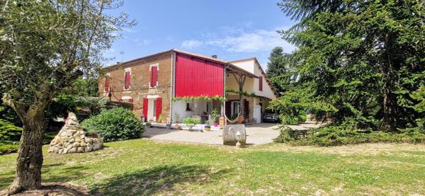 Charmante maison de 210m² avec terrain arboré de 2800m² à Maison Mas d'Agenais