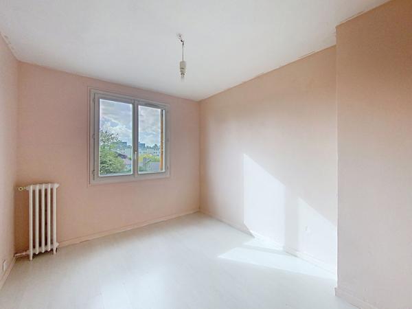 À VENDRE ? F4 lumineux avec parking ? à 15 min à pied de la gare de Chelles