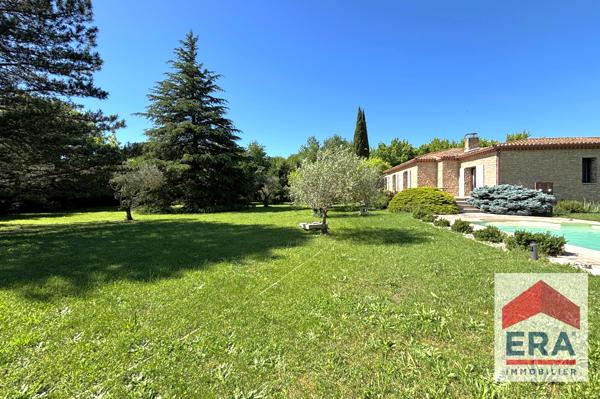 Maison à Carpentras 5 pièces - Plain pied - 3 chambres - Garage - Piscine - Cave