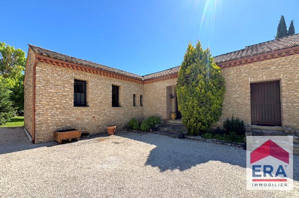 Maison à Carpentras 5 pièces - Plain pied - 3 chambres - Garage - Piscine - Cave