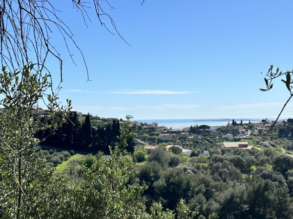 Nice (06200) MAGNIFIQUE TERRAIN PLAT CONSTRUCTIBLE AVEC VUE MER - NICE CREMAT