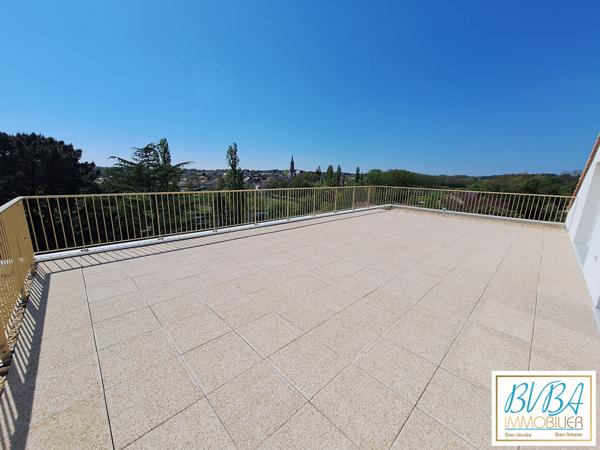 Superbe Appartement au Dernier Étage avec Grande Terrasse , Port saint pere Superbe Appartement au Dernier Étage avec Grande Terrasse , Port saint pere