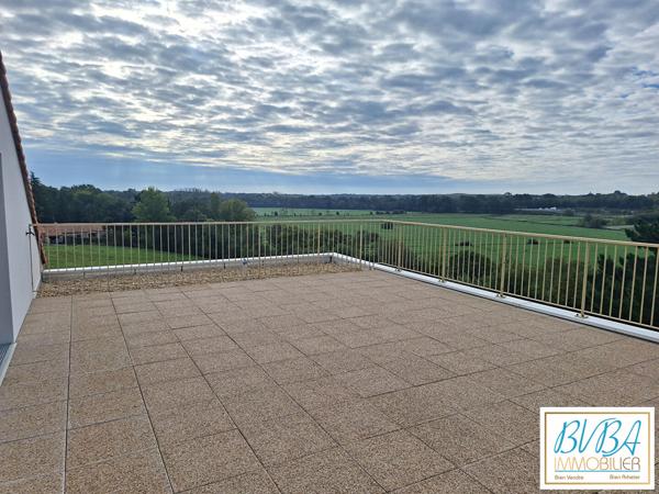 Superbe Appartement au Dernier Étage avec Grande Terrasse , Port saint pere Superbe Appartement au Dernier Étage avec Grande Terrasse , Port saint pere