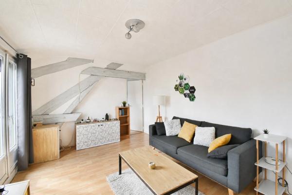 Appartement rénové 2 pièces de 44,56 m² Montlhéry  – Dernier étage – Garage boxé de 14 m² + cabanon
