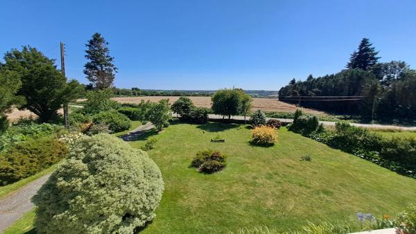Belle maison sur grand terrain